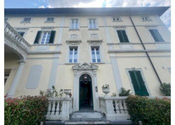 Ingresso condominiale - Appartamento Via Giuseppe Garibaldi 7/A, Montano Lucino - foto 3