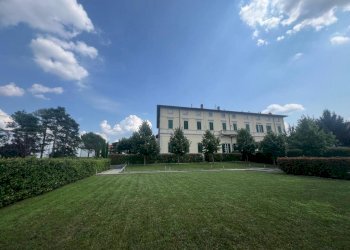 Giardino condominiale - Appartamento Via Giuseppe Garibaldi 7/A, Montano Lucino - foto 17