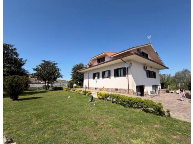 b69c6c7c-6c07-4e3c-8936-748ebb7eea85.jpg - Villa Via Trigno 27, Aprilia - photo 1