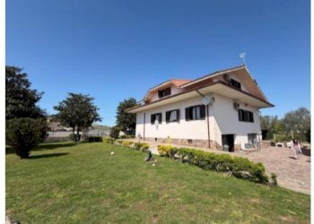 b69c6c7c-6c07-4e3c-8936-748ebb7eea85.jpg - Villa Via Trigno 27, Aprilia - photo 1