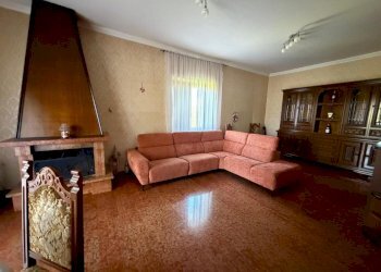 fe339fcc-39d0-4552-badb-42e725f7809e.jpg - Villa Via Trigno 27, Aprilia - photo 8