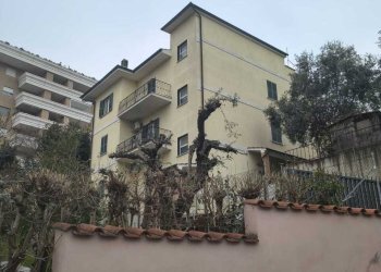 esterno 2.jpg - Appartamento Via Avegno, Roma - foto 20