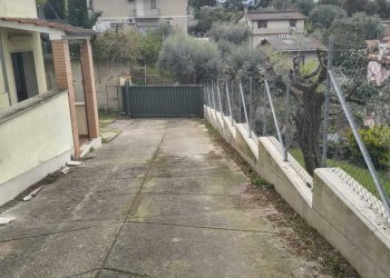 esterno 4.jpg - Appartamento Via Avegno, Roma - foto 21