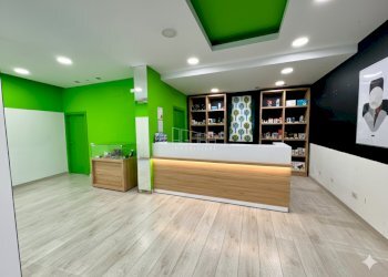 Gemini_Generated_Image_2c34rv2c34rv2c34.png - Commercial Premises Via Umberto I 1958, Rovigo - photo 1