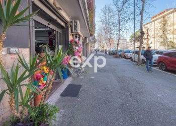 Locale Commerciale Via dei Bragozzi, Roma - foto 3