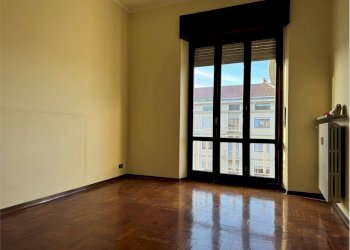 Office Piazzale della Libertà, Cuneo (neighborhood Cuneo Nuova) - photo 2