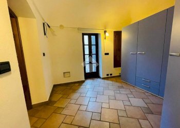 Three-room apartment Via Roma, Lanzo Torinese - photo 10