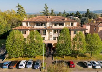 Three-room apartment Via Camillo Prampolini, Bibbiano - photo 1