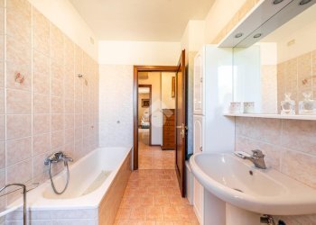 Three-room apartment Via Camillo Prampolini, Bibbiano - photo 21