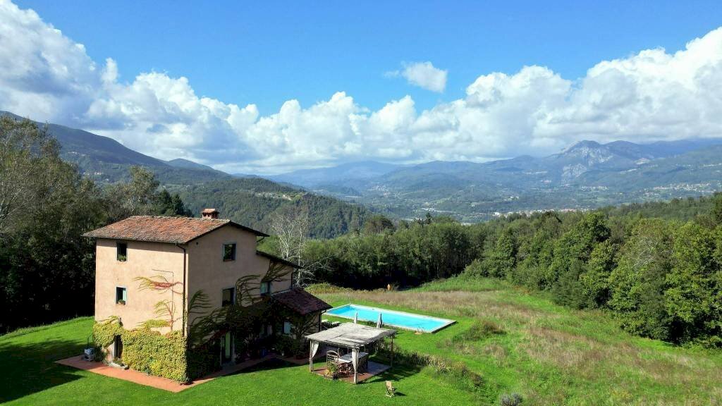 Villa Castelnuovo di Garfagnana - photo 1