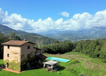 Villa Castelnuovo di Garfagnana - photo 1