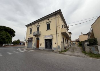 Foto 1 - Trilocale VIA TOGLIATTI
 
2, Calcinaia - foto 1