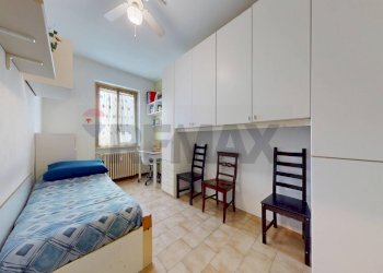 Camera / camera da letto - Three-room apartment via Alessandria
 
1, Rho - photo 15