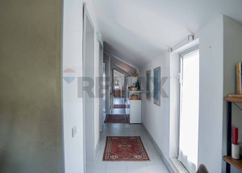 Hall / corridoio - Trilocale via Raffaello Sanzio
 
12, Lainate - foto 5