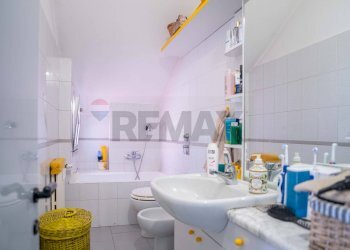 Bagno - Trilocale via Raffaello Sanzio
 
12, Lainate - foto 15