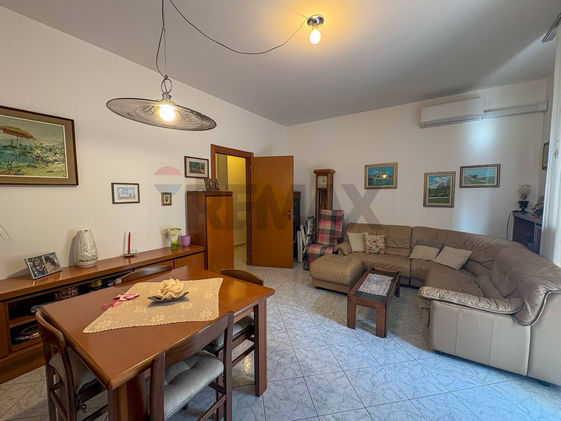 Sala da pranzo - Three-room apartment Via Giacomo Matteotti
 
51, Arcisate - photo 2