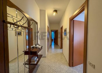 Hall / corridoio - Three-room apartment Via Giacomo Matteotti
 
51, Arcisate - photo 11