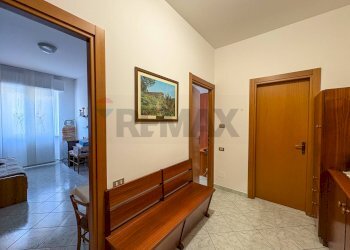 Hall / corridoio - Three-room apartment Via Giacomo Matteotti
 
51, Arcisate - photo 12