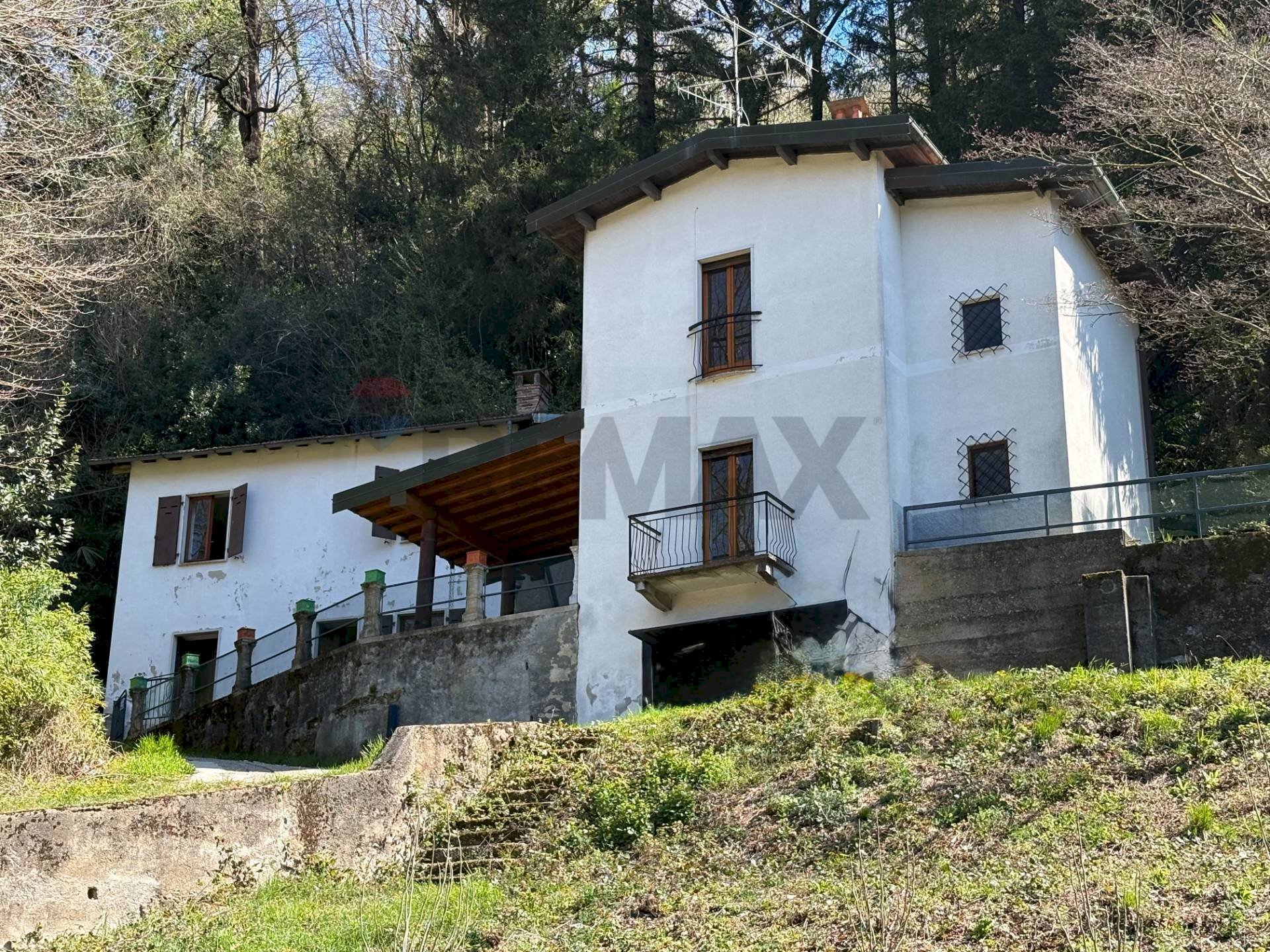 Casa all\'aperto - Casa indipendente Via Scerè
 
17, Besano - foto 1