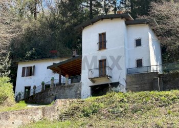 Casa all\'aperto - Casa indipendente Via Scerè
 
17, Besano - foto 1