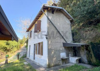 Casa all\'aperto - Casa indipendente Via Scerè
 
17, Besano - foto 2
