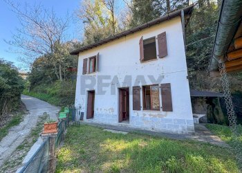 Casa all\'aperto - Casa indipendente Via Scerè
 
17, Besano - foto 4