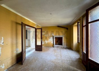 Stanza vuota - Casa indipendente Via Scerè
 
17, Besano - foto 10