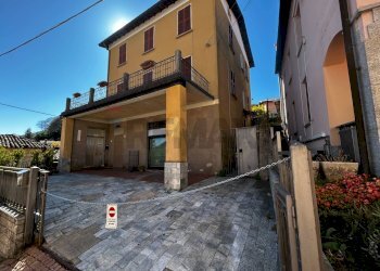 Edificio all\'aperto - Casa semi indipendente VIA ROMA
 
60, Cuasso al Monte - foto 1