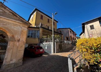 Edificio all\'aperto - Casa semi indipendente VIA ROMA
 
60, Cuasso al Monte - foto 2
