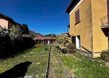 Giardino - Casa semi indipendente VIA ROMA
 
60, Cuasso al Monte - foto 43