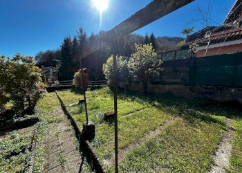 Giardino - Casa semi indipendente VIA ROMA
 
60, Cuasso al Monte - foto 44