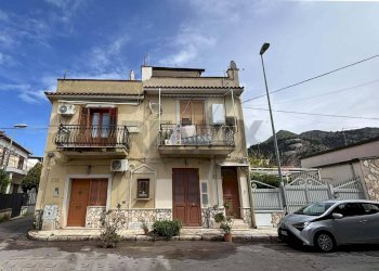 Prospetto principale edificio - Appartamento Piazza Ulisse
 
5 - 6, Palermo - foto 1