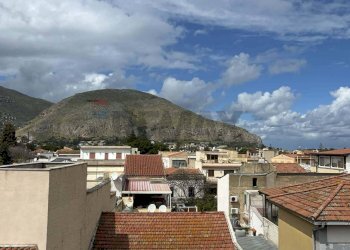 Vista su monte Gallo - Appartamento Piazza Ulisse
 
5 - 6, Palermo - foto 3