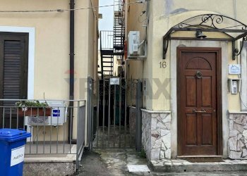 Ingresso secondario - Appartamento Piazza Ulisse
 
5 - 6, Palermo - foto 12