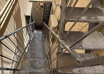 Scala d\'accesso al terrazzo di copertura - Appartamento Piazza Ulisse
 
5 - 6, Palermo - foto 13