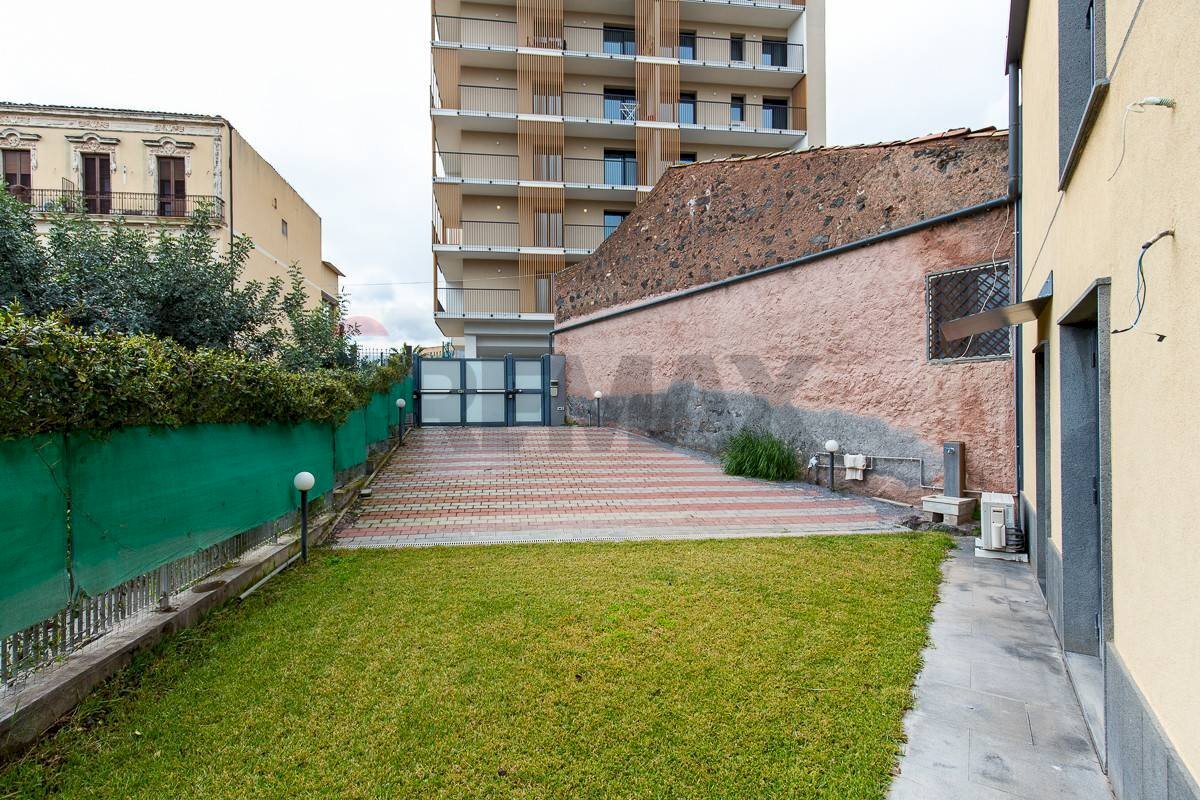 Giardino - Casa indipendente Via Cifali
 
104/A-B, Catania - foto 3