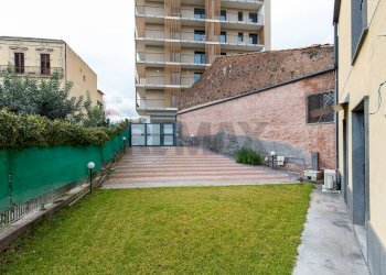 Giardino - Casa indipendente Via Cifali
 
104/A-B, Catania - foto 3