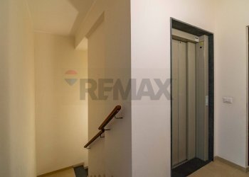 Scale - Semi-detached Villa Via Antonio Gramsci
 
48, Riposto - photo 5