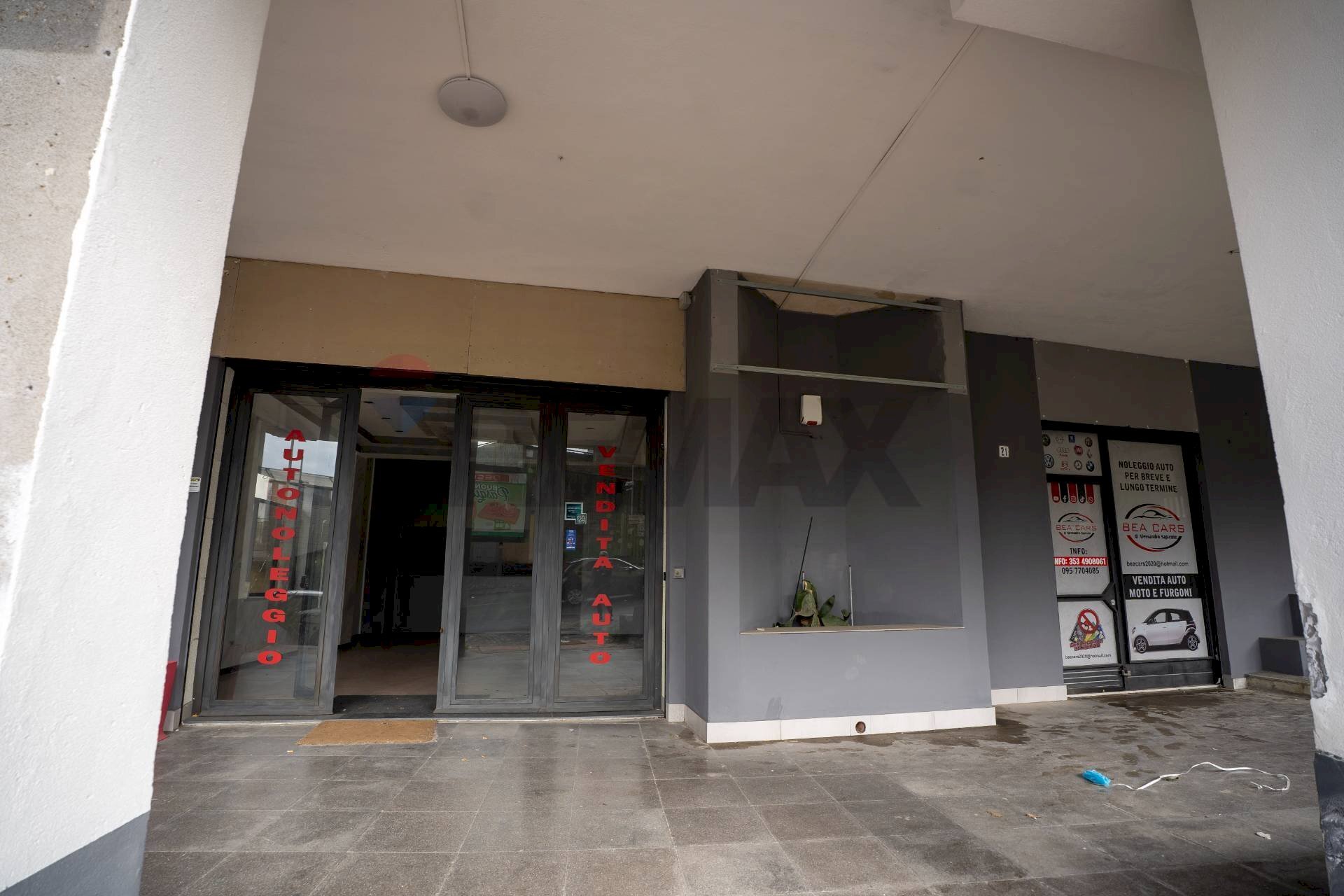 Edificio all\'aperto - Locale Commerciale Viale dell'Autonomia
 
19/21, Gravina di Catania - foto 1