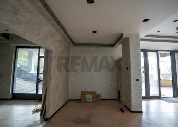 Stanza vuota - Locale Commerciale Viale dell'Autonomia
 
19/21, Gravina di Catania - foto 5