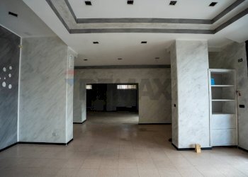 Stanza vuota - Locale Commerciale Viale dell'Autonomia
 
19/21, Gravina di Catania - foto 6