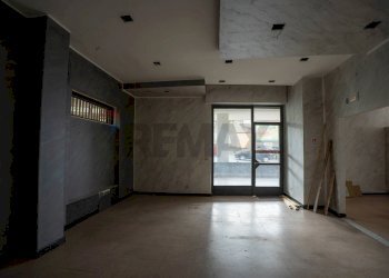 Stanza vuota - Locale Commerciale Viale dell'Autonomia
 
19/21, Gravina di Catania - foto 8