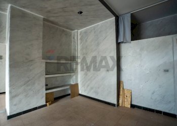 Stanza vuota - Locale Commerciale Viale dell'Autonomia
 
19/21, Gravina di Catania - foto 11