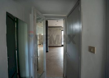 Hall / corridoio - Locale Commerciale Viale dell'Autonomia
 
19/21, Gravina di Catania - foto 15