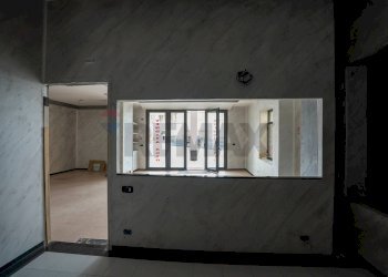 Stanza vuota - Locale Commerciale Viale dell'Autonomia
 
19/21, Gravina di Catania - foto 17