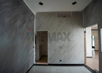 Stanza vuota - Locale Commerciale Viale dell'Autonomia
 
19/21, Gravina di Catania - foto 18