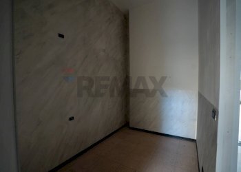 Stanza vuota - Locale Commerciale Viale dell'Autonomia
 
19/21, Gravina di Catania - foto 19