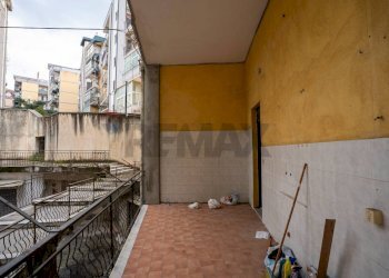 Balcone - Locale Commerciale Viale dell'Autonomia
 
19/21, Gravina di Catania - foto 26