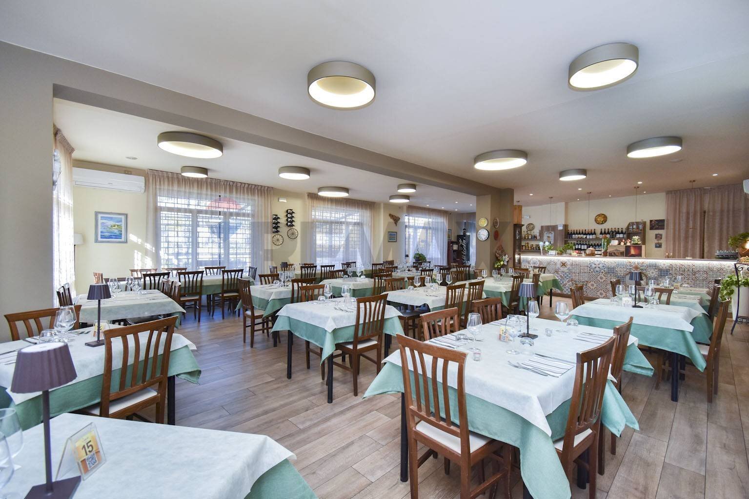 Sala da pranzo - Attività Commerciale Via A. De Gasperi
2, Zafferana Etnea - foto 2