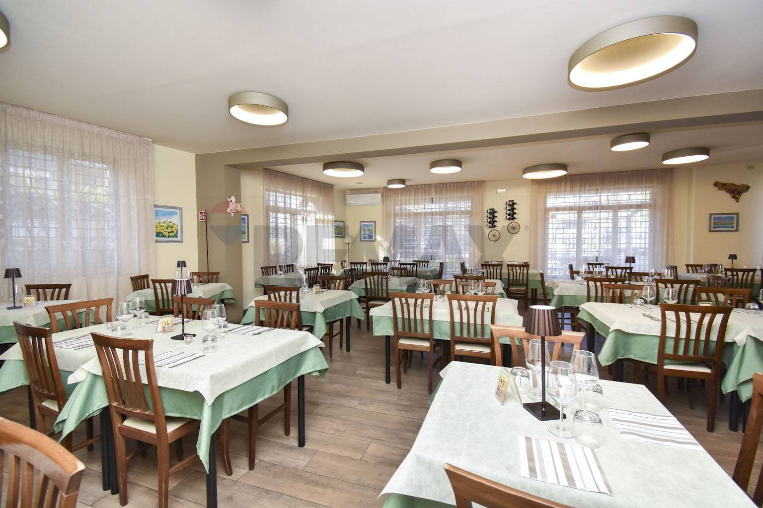 Sala da pranzo - Attività Commerciale Via A. De Gasperi
2, Zafferana Etnea - foto 3